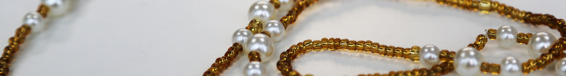 金珀珠影 Glimmer of Golden Amber and Pearls